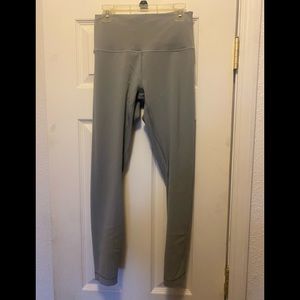 Lululemon Wunder Train size 6 - light gray color